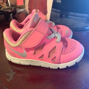 Nike girls free 5.0 running sneaker